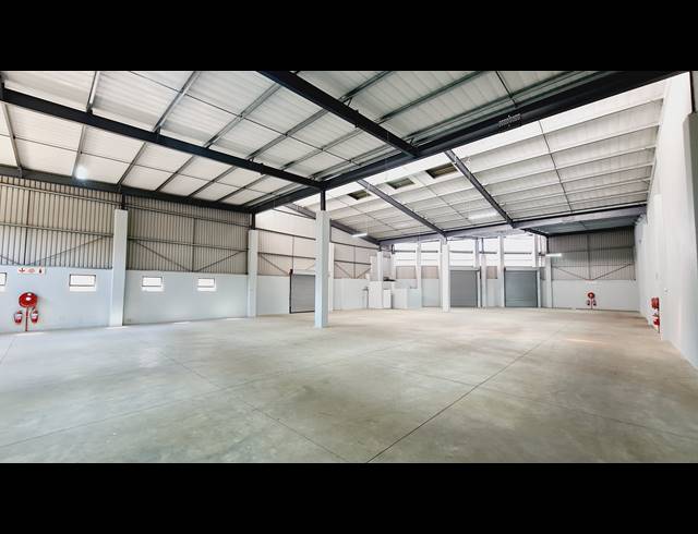 2,275M² WAREHOUSE TO LET IN COSMO BUSINESS PARK